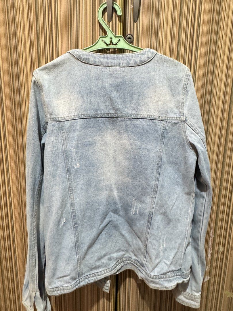 Denim Jacket (Category: Coats, Jackets and Outerwear) located in Manila. Submitted by chie04_875 (Listing ID 1460747348, Image 2). Description: Size: Small to semi med No issues in good condition .