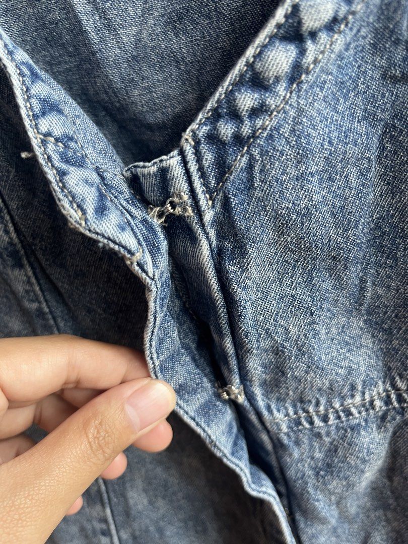 Denim Sleeveless Tie Top (Category: Sleeveless) located in Quezon City. Submitted by shhmm (Listing ID 1460749710, Image 2). Description: denim top bought in japan the hook and eyes are medyo loose na but can easily be fixed adjustable sleeve ties .