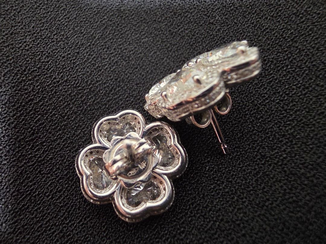 Diamond Clover Flower Stud Earrings (Category: Jewelry) located in Cordon. Submitted by jrluxurs (Listing ID 1460887497, Image 3). Description: - Adorable clover flower stud earrings - Encrusted with small, sparkling stones - 18k Gold - Secure post backing - Real Diamond.