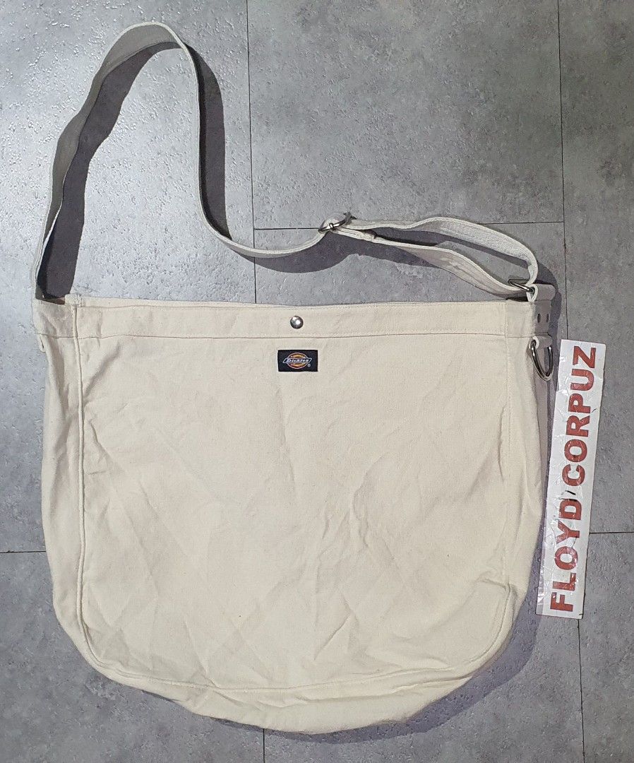 Dickies Canvas newspaper Bag (Category: Shoulder Bags) located in Laoag. Submitted by floydg_corpuz22 (Listing ID 1460794641, Image 1). Description: Cream Dickies canvas shoulder bag. Snap closure, adjustable strap. Perfect for daily use. Dickies newspaper bag unisex 14x20 Excellent/as new 400+sf.