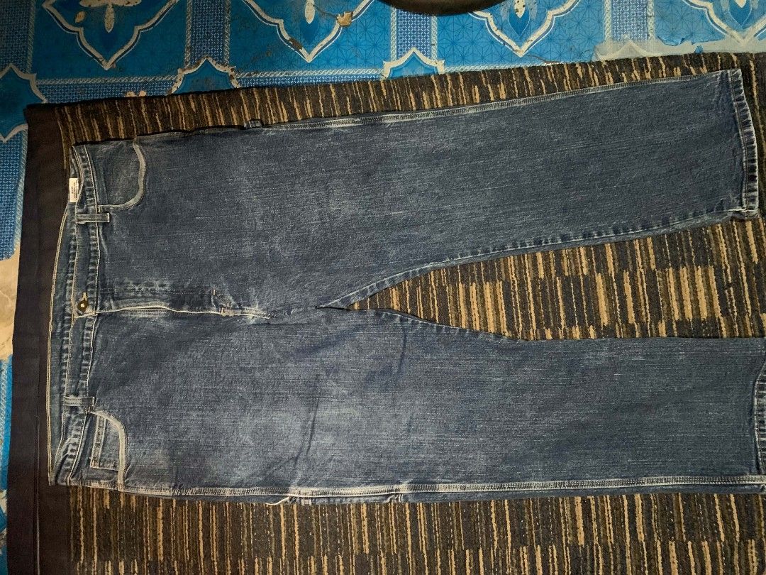 Dickies Carpenter Jeans 40x30 Blue Denim (Category: Jeans) located in Manila. Submitted by itsyourboymat (Listing ID 1460742342, Image 2). Description: - Dickies Blue Denim Carpenter Jeans - Size: 40 Waist, 30 Inseam - Classic workwear style - Multiple functional pockets - Durable and comfortable for everyday wear - Minor signs of wear on back pockets and hemsDICKIES CARPETERS RELAXED FIT CARPENTERS Dimes: L 40 / W 40 / LO 9 1/2 COLOR RATE : 10/1