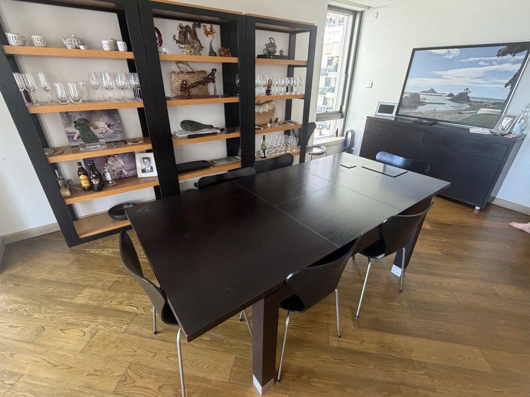 dining table - adjustable size （分類：桌子）位於 Hong Kong。 由 mcsweener1 提交（商品編號 1460869992，圖片 3）。簡介： option to include chairs, up to 7. for extra cost. 210 x 100 x 77 。