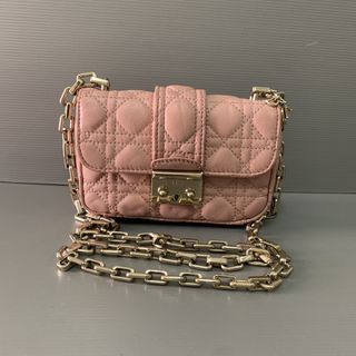 (Category: ) located in . Submitted by vintagebrandedstore (Listing ID 1460717116, Image 1). Description: .