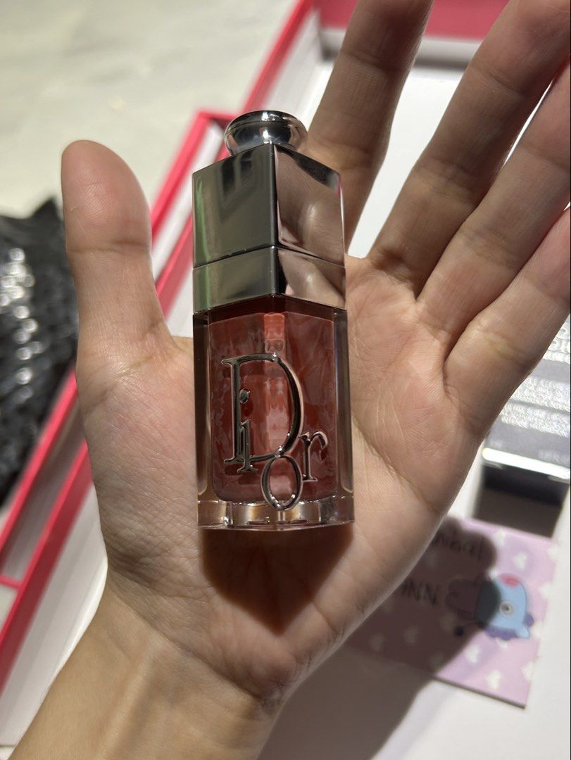 Dior lip glow oil (Category: Makeup) located in Rizal. Submitted by reyshishibal (Listing ID 1460915354, Image 3). Description: SHADE : 104 BLACK CHERRY —Brand new never used and never opened - this is an extra ISSUE: nabilad sa araw yung pinagtaguan ko kaya may mga white spots but when applied same pa rin ang color payoff niya ( i have another one with same shade na ginagamit ko i can send the photos na same pa rin color payoffs walang white spo