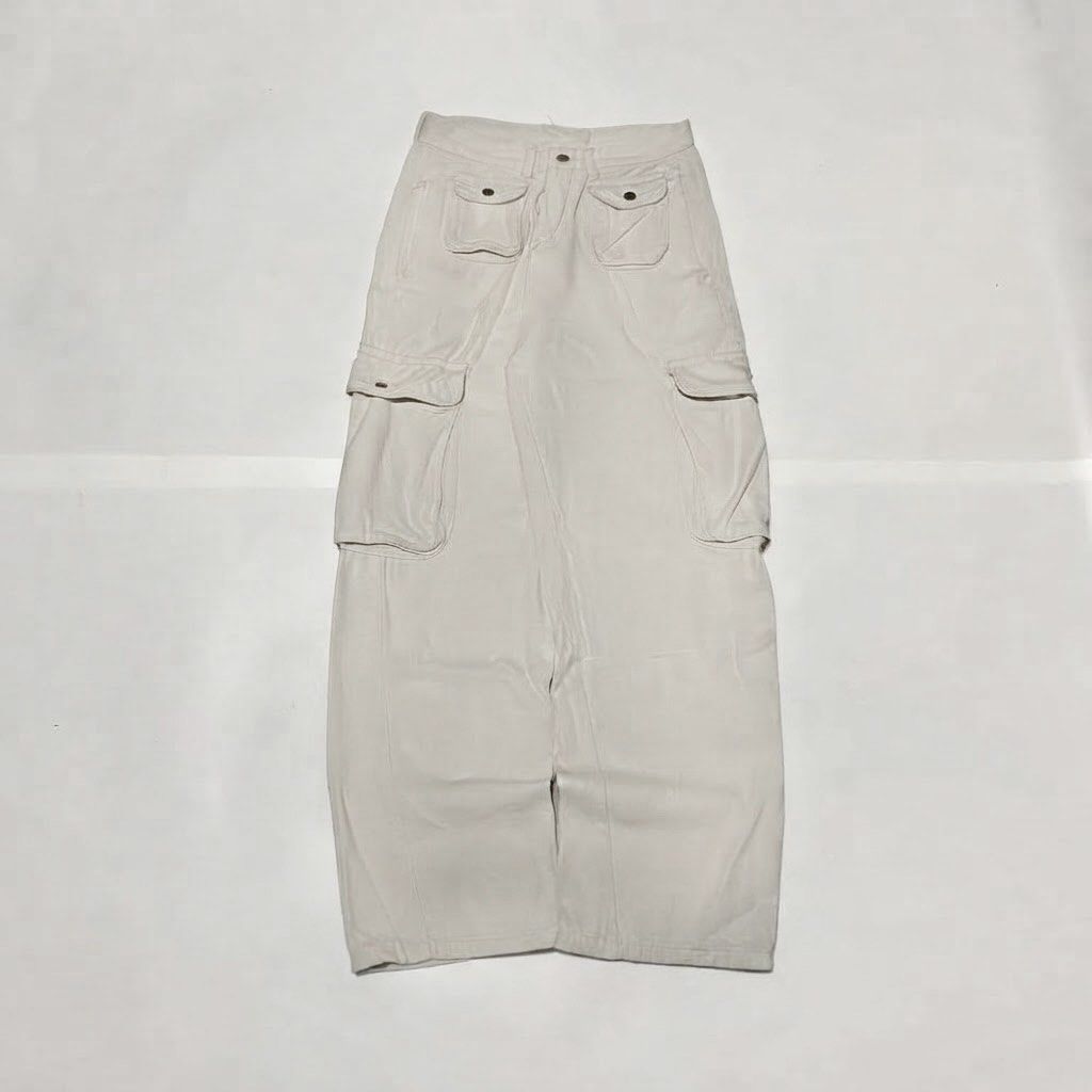DIRTY WHITE CARGO DENIM PANTS✨ (Category: Other Bottoms) located in Bulacan. Submitted by cris_thrifty (Listing ID 1460857751, Image 1). Description: ₱199+ shipping fee DIRTY WHITE CARGO DENIM PANTS✨ Size 27-28 Length 41 Leg hole 9 Thigh 12.5 needwash • good fittings • semi soft • Heavy • stain • thick • must buy it.