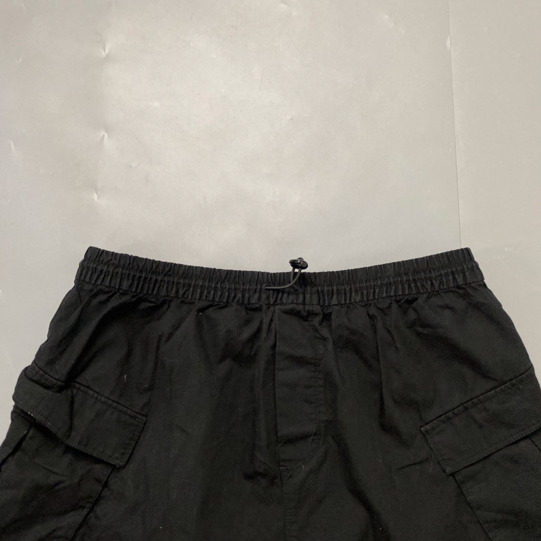 Divided H&M 🌸 | Black Multi Pockets Mini Skirt (Category: Skirts) located in Bulacan. Submitted by orc.ph (Listing ID 1460815045, Image 2). Description: Divided H&M 🌸 | Black Multi Pockets Mini Skirt Material Used: Cotton - Black - Drawstring Attached - Garterized - Stretchable - Multi Pockets - Mini Skirt - Adjustable - Semi Formal - Casual - Y2K ‎-Size: M-L ‎-Waistline: 28-32" ‎-Length: 15" ‎Pristined Condition. No Visible Flaws ‎ No Issue At