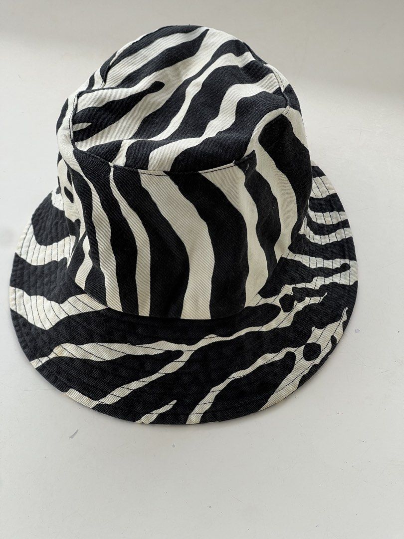 Dolce & Gabbana Zebra Print Bucket Hat (Category: Luxury Accessories) located in Quezon City. Submitted by raccoonfur (Listing ID 1460837396, Image 2). Description: Vintage zebra print Dolce & Gabbana cotton bucket hat. From their Mare line. Great condition. .