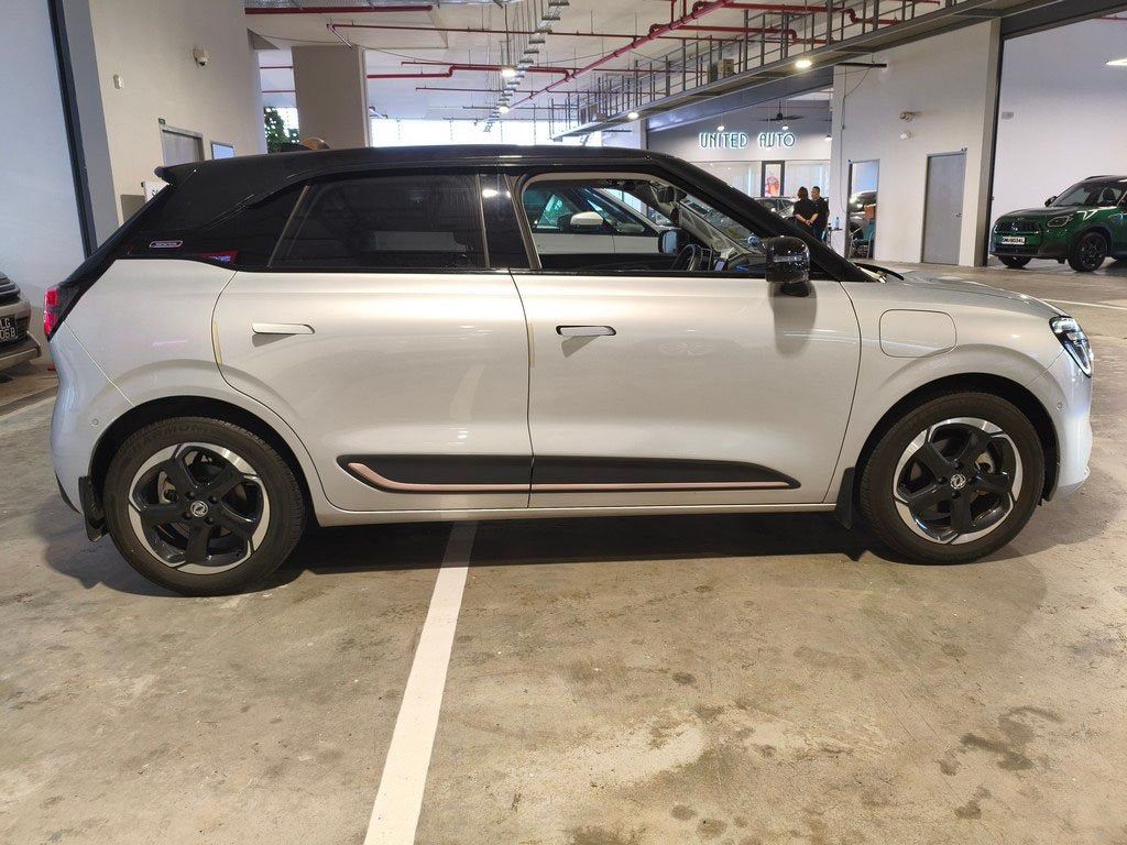 Dongfeng Box Nammi Auto (Category: Used Cars) located in Singapore. Submitted by omaranuar (Listing ID 1460846821, Image 2). Description: Roof covered with black PPF and hood clear PPF.
