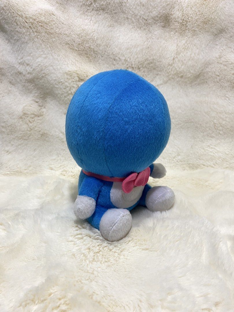 Doraemon x Sanrio Plush (Category: Plushies & Soft Toys) located in Kalibo. Submitted by ollie_stuffshop (Listing ID 1460913150, Image 2). Description: 16cm x 13cm Before you send your inquiries: ❗️Last Price is already posted ❗️Manage your expectations, WYSIWYG ❗️May need washing ❗️Dropoff is every Wednesday & Sunday - Adorable Doraemon plush toy - Features a cute pink bow and pink pom-pom - Approximately 6 inches tall - Made in China - Ideal fo