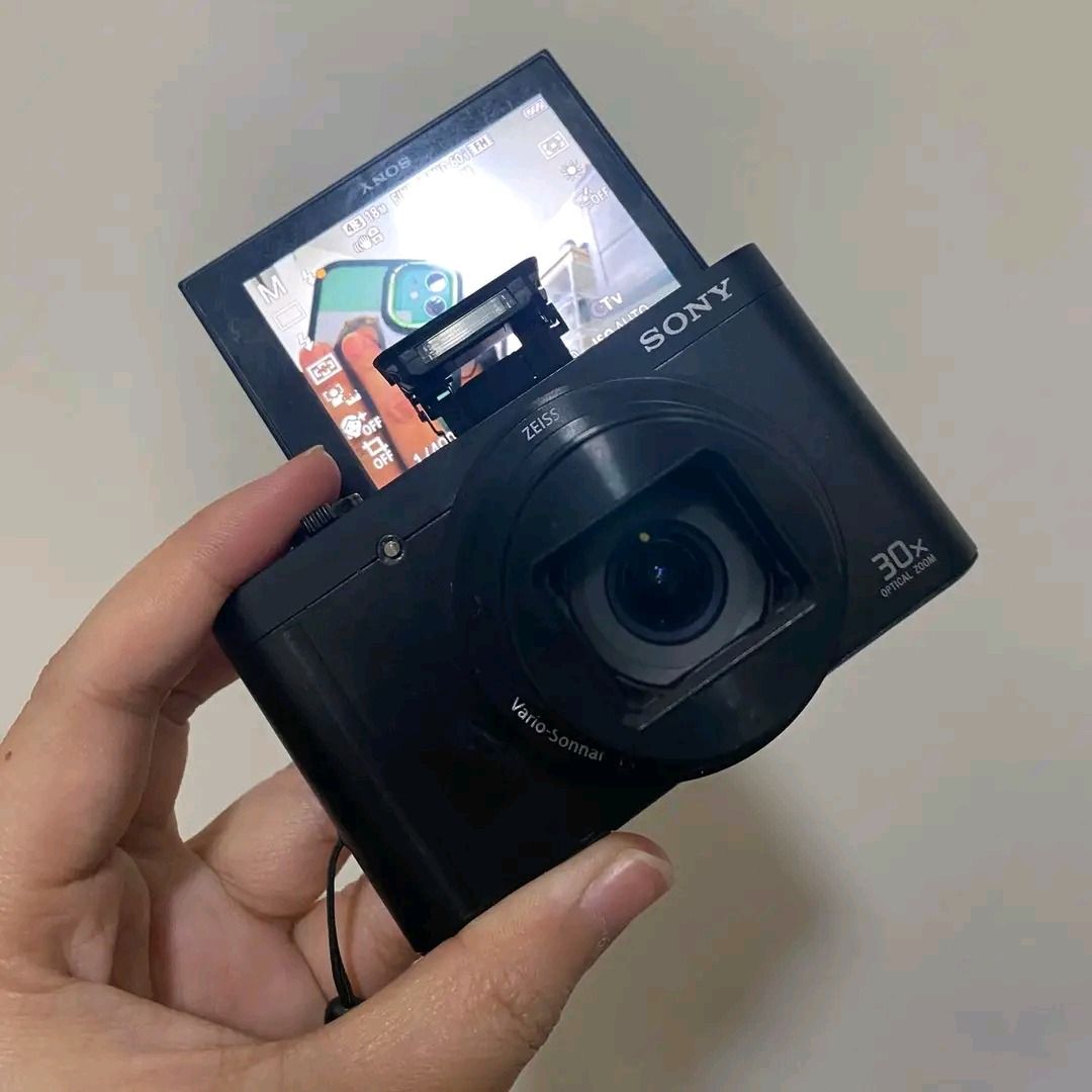 DSC-WX500 (CYBERSHOT) (Category: Cameras) located in Quezon City. Submitted by snapback1996 (Listing ID 1460912272, Image 1). Description: No issue 10/10 body condition 20.1 megapixel 32 gb micro sd Original charger Original battery Handstrap Hand pouch.