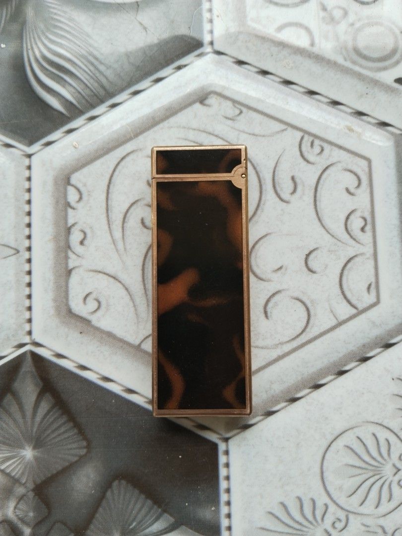 Dunhill lighter (Category: Accessory Holder, Box & Organizers) located in Barili. Submitted by francis88z (Listing ID 1460870551, Image 2). Description: dunhill lighter excellent condition working 4500+sf.