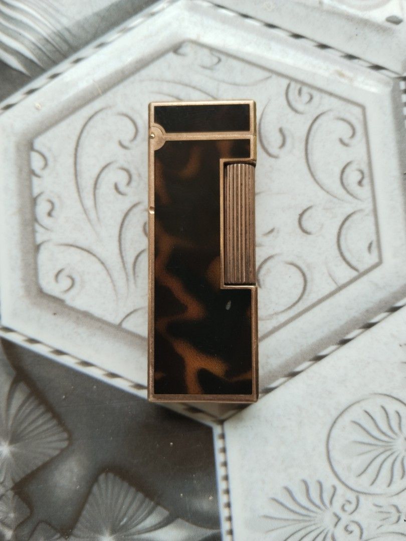 Dunhill lighter (Category: Accessory Holder, Box & Organizers) located in Barili. Submitted by francis88z (Listing ID 1460870551, Image 1). Description: dunhill lighter excellent condition working 4500+sf.