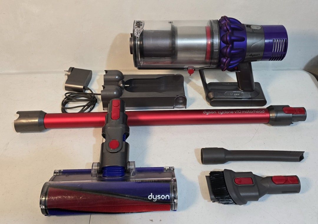 Dyson Cyclone V10 Motorhead Cordless Vacuum Cleaner (Category: Vacuum Cleaner & Housekeeping) located in Rizal. Submitted by potato_corner (Listing ID 1460870181, Image 2). Description: Dyson Cyclone V10 Motorhead Cordless Vacuum Cleaner Australian mall pull out Used as demo unit 220V Inclusion Charging dock Charger 1 roller 2 attachment No issue 15k.