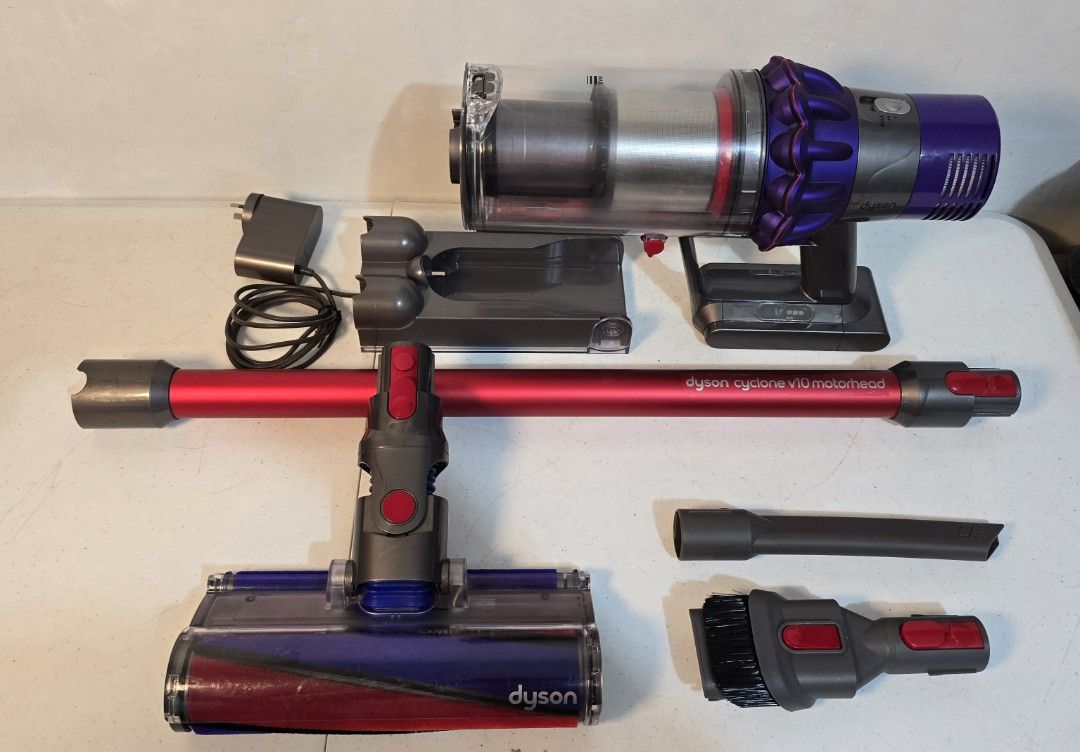 Dyson Cyclone V10 Motorhead Cordless Vacuum Cleaner (Category: Vacuum Cleaner & Housekeeping) located in Rizal. Submitted by potato_corner (Listing ID 1460870181, Image 1). Description: Dyson Cyclone V10 Motorhead Cordless Vacuum Cleaner Australian mall pull out Used as demo unit 220V Inclusion Charging dock Charger 1 roller 2 attachment No issue 15k.