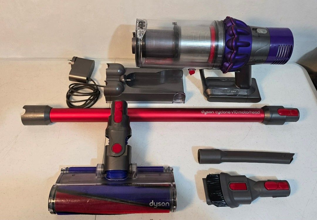Dyson Cyclone V10 Motorhead Cordless Vacuum Cleaner (Category: Vacuum Cleaner & Housekeeping) located in Caloocan City. Submitted by souththrift_taytay (Listing ID 1460872933, Image 1). Description: Dyson Cyclone V10 Motorhead Cordless Vacuum Cleaner Australian mall pull out Used as demo unit 220V Inclusion Charging dock Charger 1 roller 2 attachment No issue 15k.