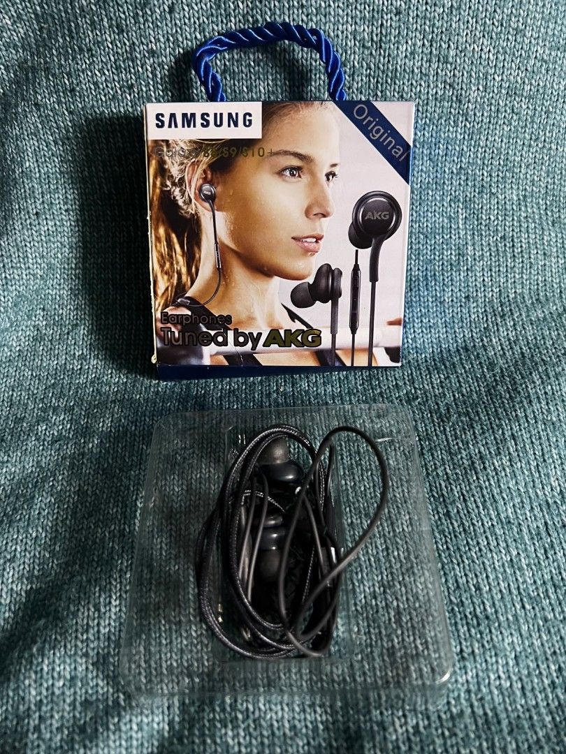 EARPHONE JACK TYPE (Category: Earphones) located in Manila. Submitted by itsashy (Listing ID 1460756643, Image 1). Description: COD LALAMOVE MEET UP J&T.
