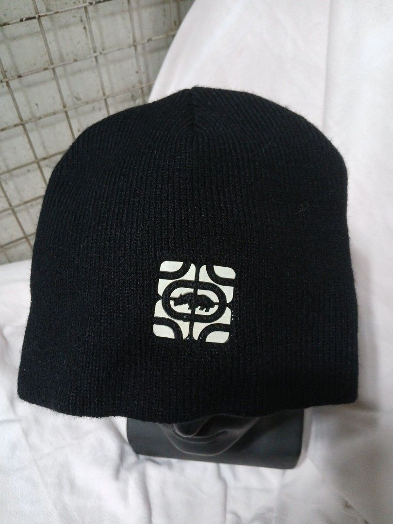 Ecko Unltd. Beanie (Category: Caps & Hats) located in La Trinidad. Submitted by dashopperist (Listing ID 1460767824, Image 1). Description: - Brand: Ecko Unltd. - Color: Black - Style: Knit Beanie - Features: Ecko logo on front, small red tag on side - Material: 100% Acrylic - Size: One size fits most - Benefit: Great for keeping warm.