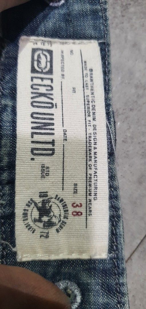 Ecko Unltd. Denim Cargo Shorts Size 38 (Category: Shorts) located in Laoag. Submitted by floydg_corpuz22 (Listing ID 1460819912, Image 3). Description: Ecko Unltd. Soft denim cargo shorts, size 38. Blue wash with bleached effect and frayed hem. 100% cotton, perfect for casual wear. Ecko 38 x 21.5 Vgood 280+sf.