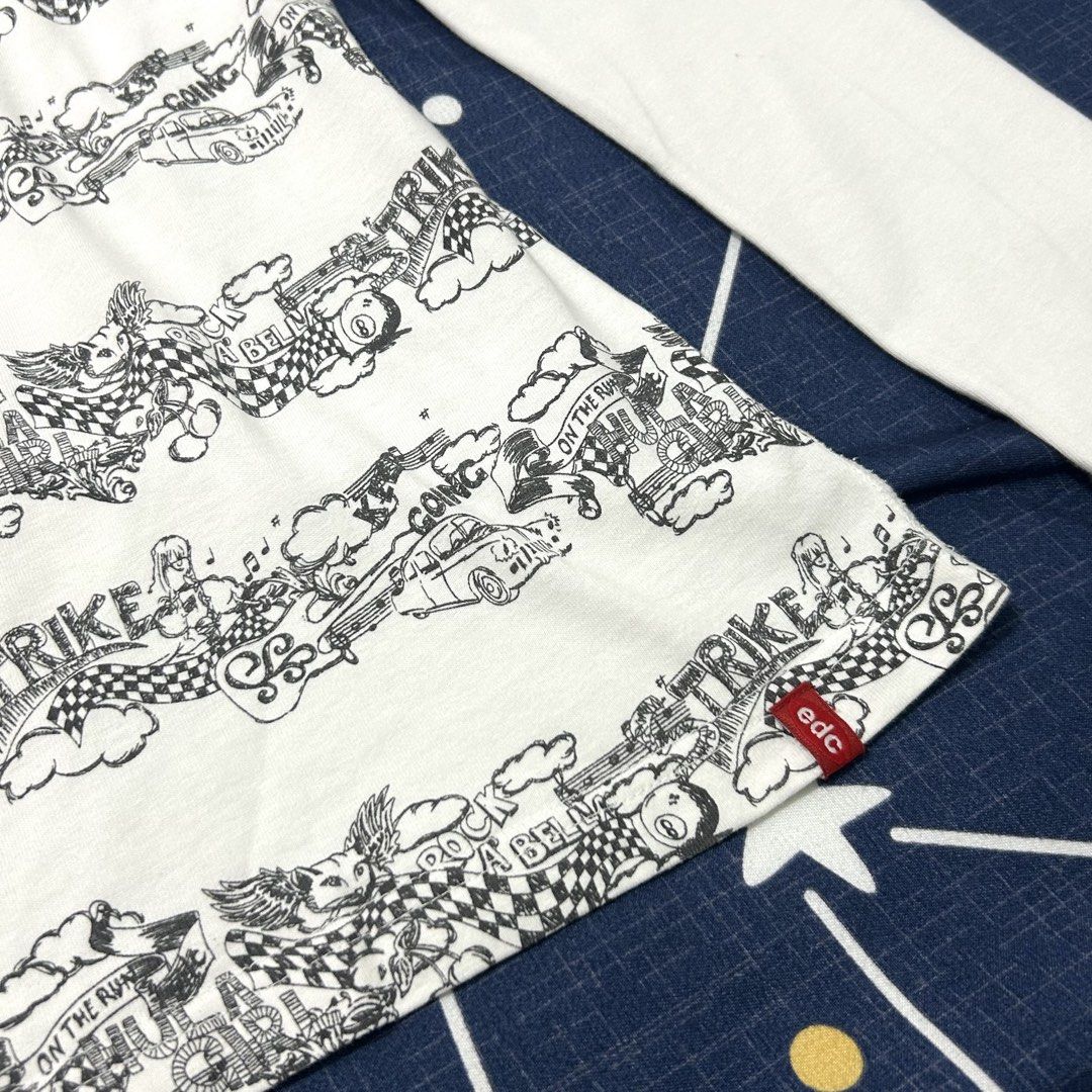 edc white vneck longsleeve (Category: Longsleeves) located in Baguio. Submitted by arte_ni.eli (Listing ID 1460891787, Image 3). Description: size: s barely worn 10/10 condition - like new.
