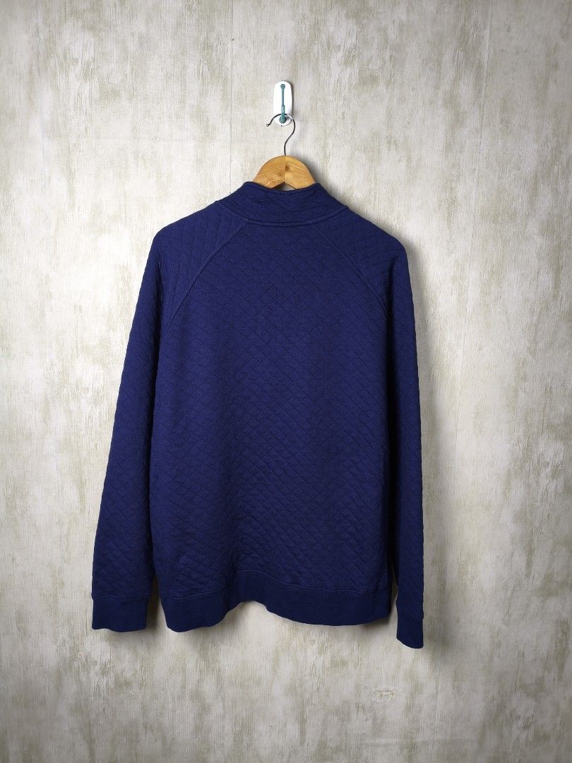 Eddie bauver quilted snap pullover (Category: Activewear) located in Naga. Submitted by genthrift3 (Listing ID 1460836274, Image 3). Description: Eddie bauver quilted snap pullover condition 9/10 color rate 10/10 Issue slight dark stain nasa last pic Width 25.5 Length 26 Sleeve 27.