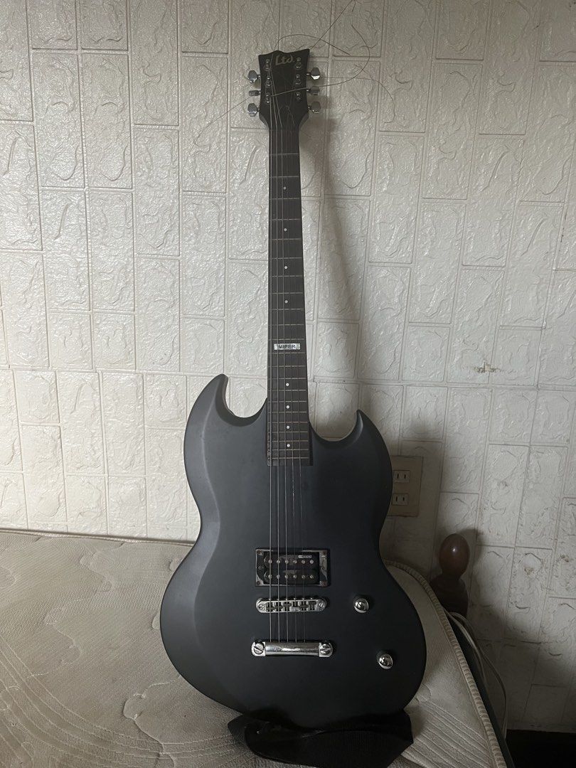Electric guitar with Amplifier (Category: Music Accessories) located in Manila. Submitted by dsiquian (Listing ID 1460800332, Image 2). Description: ESP LTD Viper-10 Global amplifier Negotiable Marikina city meet up nearby.