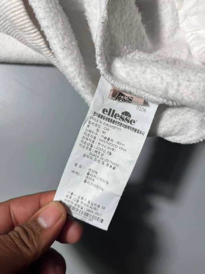 ELLESSE (Category: Coats, Jackets and Outerwear) located in General Santos City (Dadiangas). Submitted by arjay_genita (Listing ID 1460770914, Image 3). Description: Ellesse ‼️Size XL (25/27) ‼️Excellent condition ‼️Color rate 9.5./10 ‼️NEED WASH .