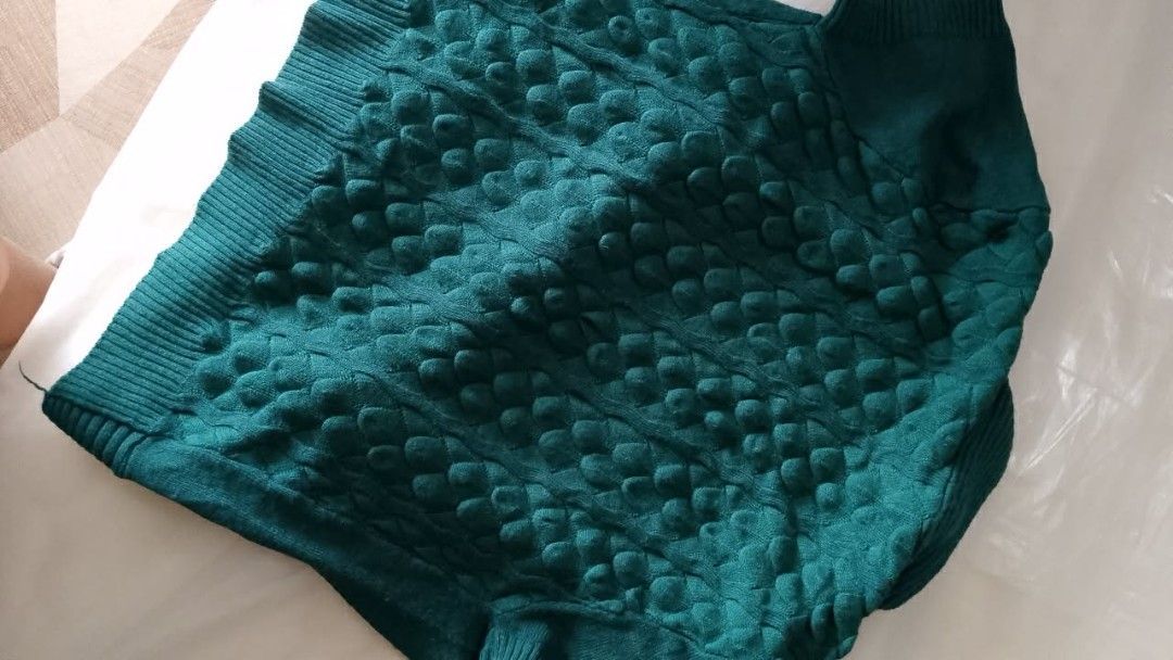 Emerald knitted cropped cardigan (Category: Coats, Jackets and Outerwear) located in Batangas. Submitted by srene.rcks (Listing ID 1460726944, Image 2). Description: -bought from Walmart in the us -medium sized but can fit size small perfectly.