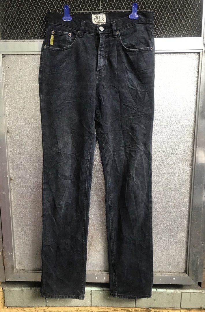 Armani Dark Wash Denim Jeans... Size 30 (Category: Jeans) located in Dasmarinas. Submitted by shuranotoki (Listing ID 1460741049, Image 2). Description: - Authentic Emporio Armani dark wash denim jeans - Classic straight leg fit - Features the iconic eagle logo on the back pocket - Secure button fly closure - Perfect for everyday casual wear - Please check photos for detailed condition - Waist 30,-Length 44,-Skirt 7.5.