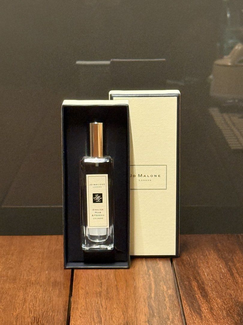 Jo Malone | English Pear & Freesia (Category: Fragrance & Deodorants) located in Pasay City. Submitted by ynnangbayan (Listing ID 1460895245, Image 1). Description: 30ml bottle 🌸 • Sprayed once, returned to box after • 5,100 PHP retail price RFS: Too many perfumes Meet-up/SDD within NCR (SF c/o buyer).