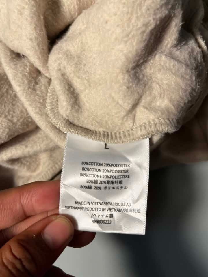 ESSENTIALS (Category: Coats, Jackets and Outerwear) located in General Santos City (Dadiangas). Submitted by arjay_genita (Listing ID 1460770577, Image 3). Description: Essetials ‼️Size XL BOXY (28/26) ‼️Excellent condition ‼️Color rate 9.5./10 ‼️NEED WASH .
