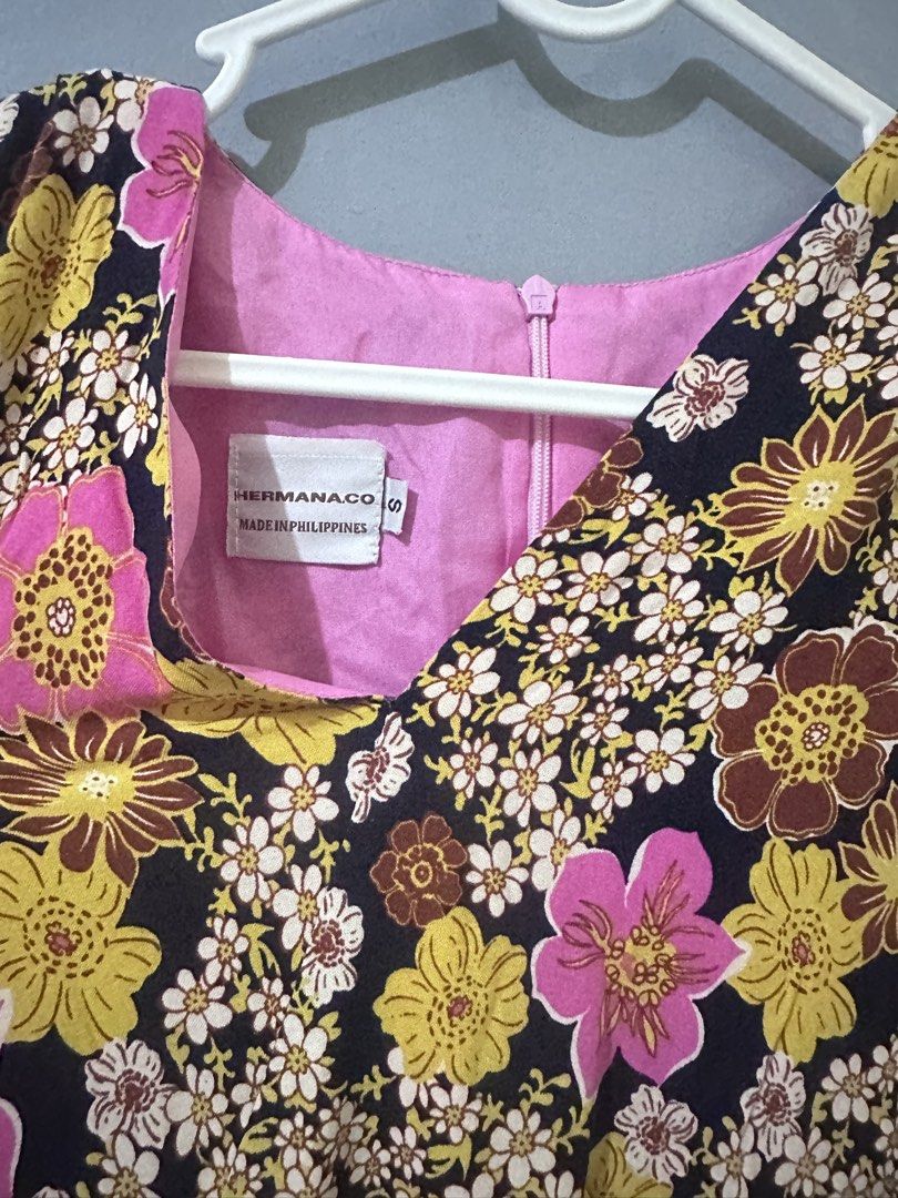Everyday Hermana Dress (Category: Dresses) located in Quezon City. Submitted by featherdarling (Listing ID 1460799686, Image 2). Description: Small on Tag Fits medium: 36 bust & 30 waist with pockets with self tie great condition pretty in person no issues first owner.