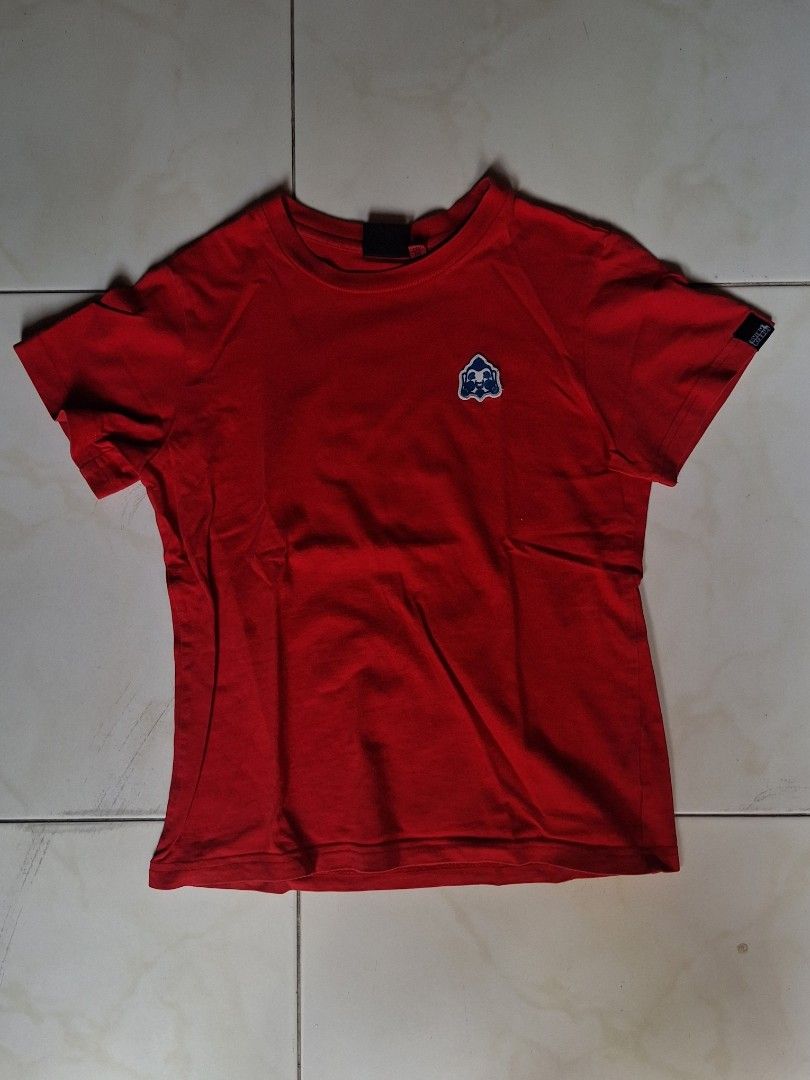 EVISU Red Baby Tee Daicock Graphic (Category: Tshirts & Polo Shirts ) located in Lucena. Submitted by punkghanistan (Listing ID 1460800546, Image 1). Description: W - 14in L - 20in.