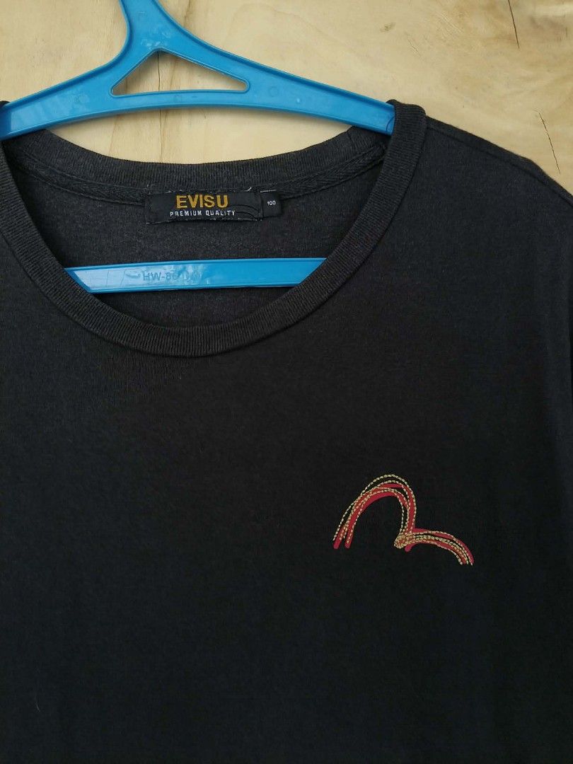 Evisu Tee (Category: Tshirts & Polo Shirts ) located in La Carlota. Submitted by leamart25 (Listing ID 1460827890, Image 3). Description: Dimes: W19 x L27 Issue: Faded washtag Color rate: 9/10.