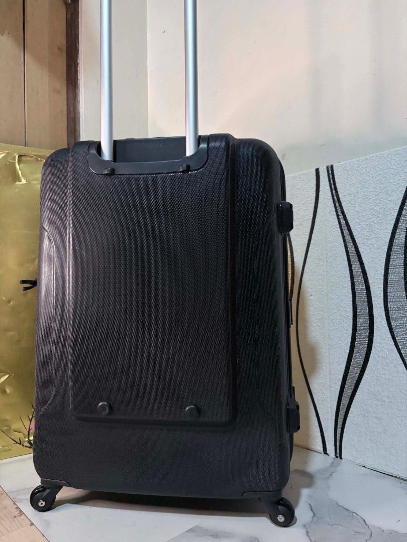 Extreme by escapes (Category: Luggage) located in Manila. Submitted by jzjapansurplus (Listing ID 1460918830, Image 3). Description: 🇯🇵IMPORTED FROM JAPAN ORIGINAL ESCAPES BRAND LARGE SIZE LUGGAGE🇯🇵 🎯 TSA APPROVED KEY LOCK 🎯 CLIP TYPE - ZIPPERLESS 🎯 PUSH HANDLE TROLLEY 🎯 SMOOTH 360 WHEELS ROTATION 🎯 TOP AND SIDE HANDLE CARRY 🎯 DURABLE CASE 🎯 WIDE SPACE CAPACITY NO ISSUE.. MINIMAL MARK OF USAGE ONLY‼️.