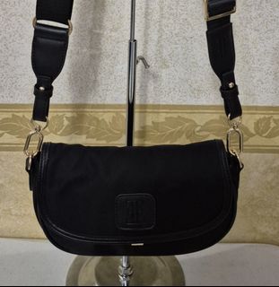 (Category: ) located in . Submitted by dailyhappyfinds (Listing ID 1460787963, Image 1). Description: .