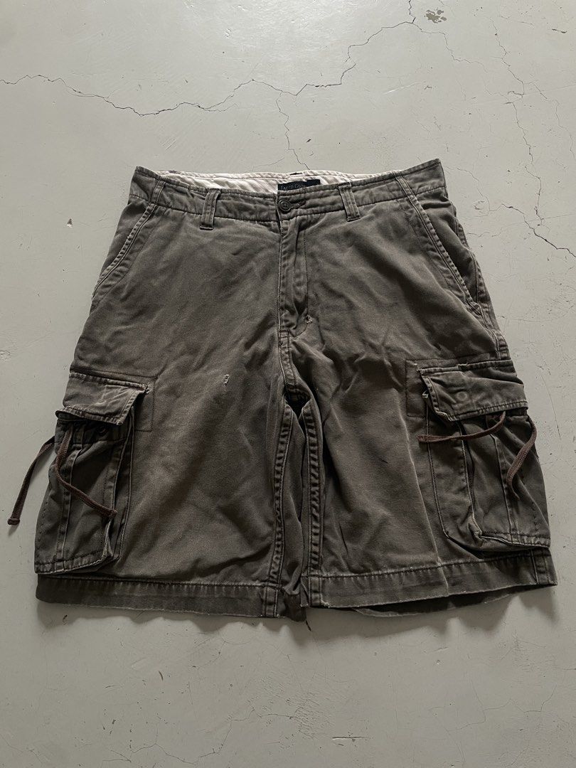 Faded Glory Cargo Jorts (Category: Shorts) located in Angono. Submitted by i.prayweprosper (Listing ID 1460745797, Image 1). Description: Faded Glory Cargo Jorts 32" x 21.5" 14" Thighs 12" Hem Issue: stain and 2 pinholes ₱390 STILL NEGO.