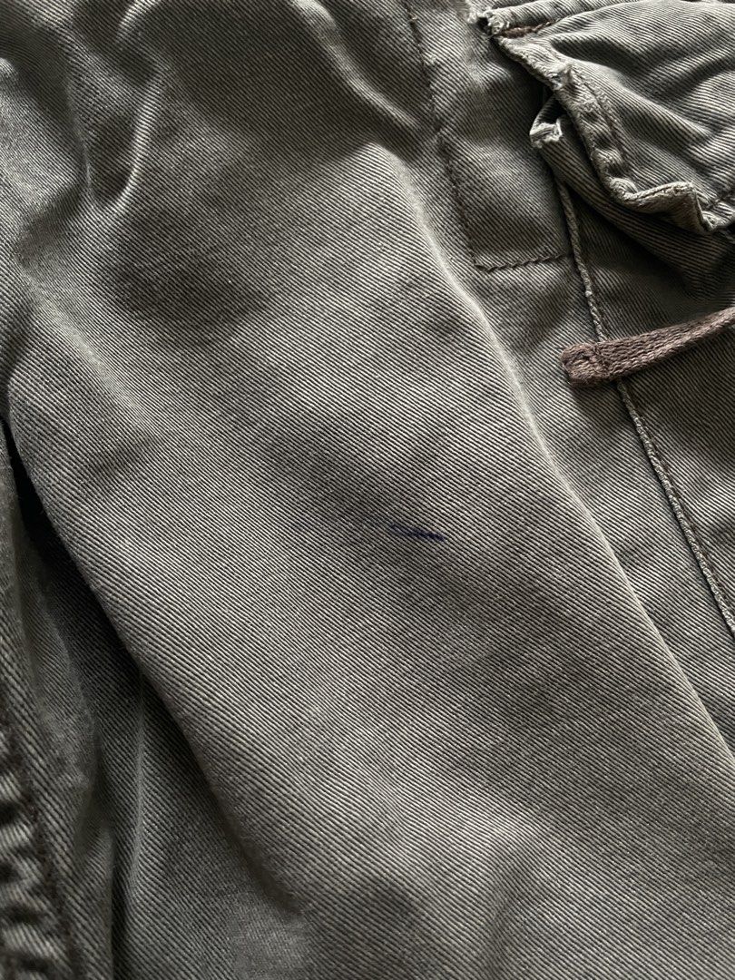 Faded Glory Cargo Jorts (Category: Shorts) located in Angono. Submitted by i.prayweprosper (Listing ID 1460745797, Image 3). Description: Faded Glory Cargo Jorts 32" x 21.5" 14" Thighs 12" Hem Issue: stain and 2 pinholes ₱390 STILL NEGO.