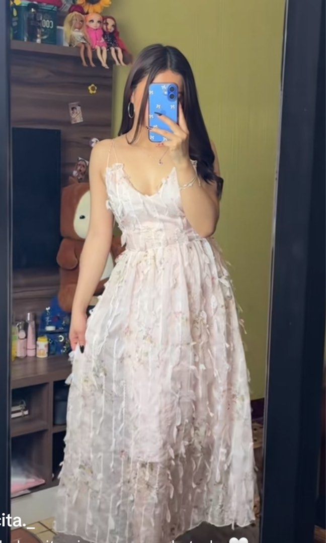Fairy Feather Dress (Category: Dresses) located in Manila. Submitted by dejunk.mnl (Listing ID 1460892808, Image 1). Description: Never worn .