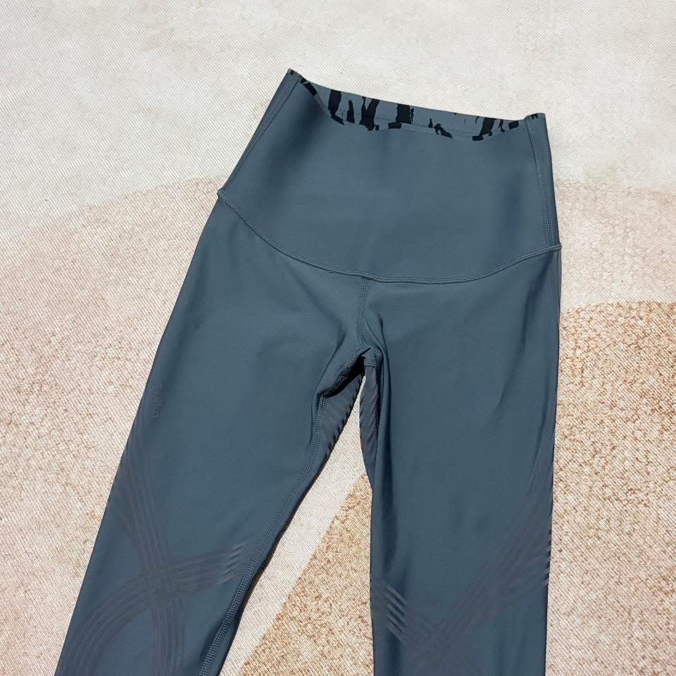 Fanka leggings (Category: Activewear) located in Manila. Submitted by justin.jeyeneyshop (Listing ID 1460870762, Image 2). Description: W:23-25 L:35 Fanka Reversible.