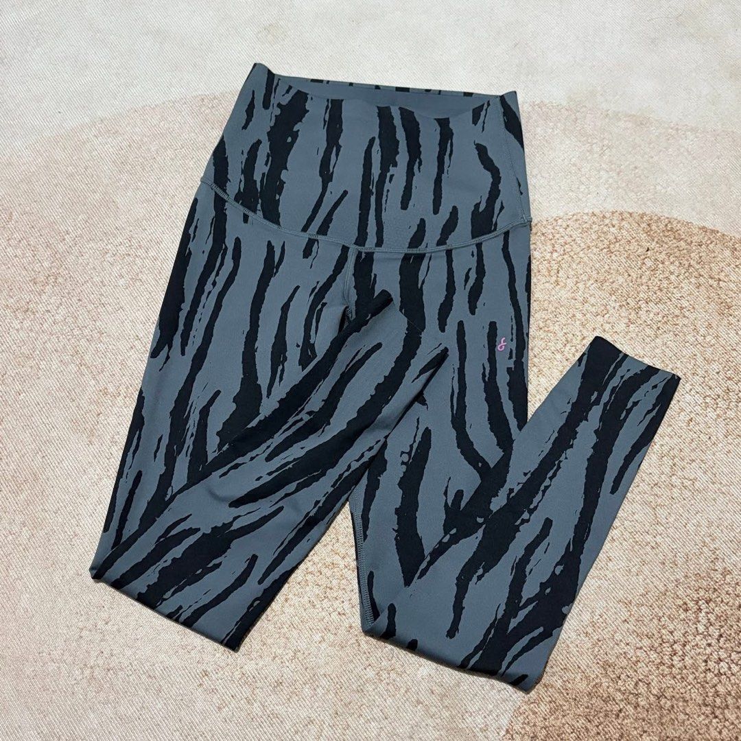 Fanka leggings (Category: Activewear) located in Manila. Submitted by justin.jeyeneyshop (Listing ID 1460870762, Image 1). Description: W:23-25 L:35 Fanka Reversible.