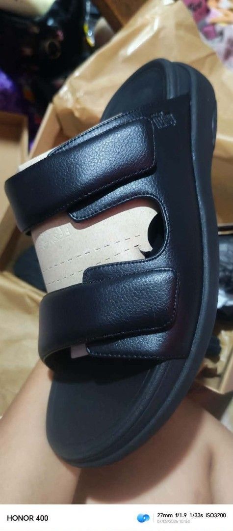 Fitflop original size men 9 (Category: Slippers & Slides) located in Manila. Submitted by hanietol23240 (Listing ID 1460808239, Image 1). Description: - Fitflop F-Mode Go men's slides - Color: All Black - Size: US 9 - Features: Adjustable two-bar design - Origin: Made in Vietnam - Condition: Comes in original box - Ideal for: Casual wear.
