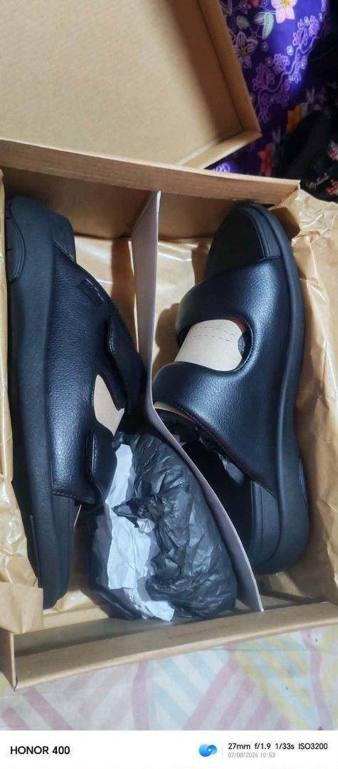 Fitflop original size men 9 (Category: Slippers & Slides) located in Manila. Submitted by hanietol23240 (Listing ID 1460808239, Image 2). Description: - Fitflop F-Mode Go men's slides - Color: All Black - Size: US 9 - Features: Adjustable two-bar design - Origin: Made in Vietnam - Condition: Comes in original box - Ideal for: Casual wear.