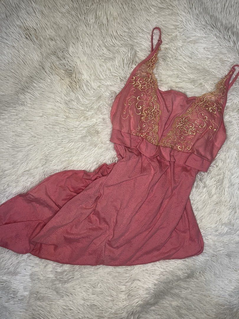 Floral Embroidery Dress (Category: Dresses) located in Alaminos. Submitted by ziaxieee (Listing ID 1460804717, Image 1). Description: - no flaws - small to medium - in good condition - sleeveless.
