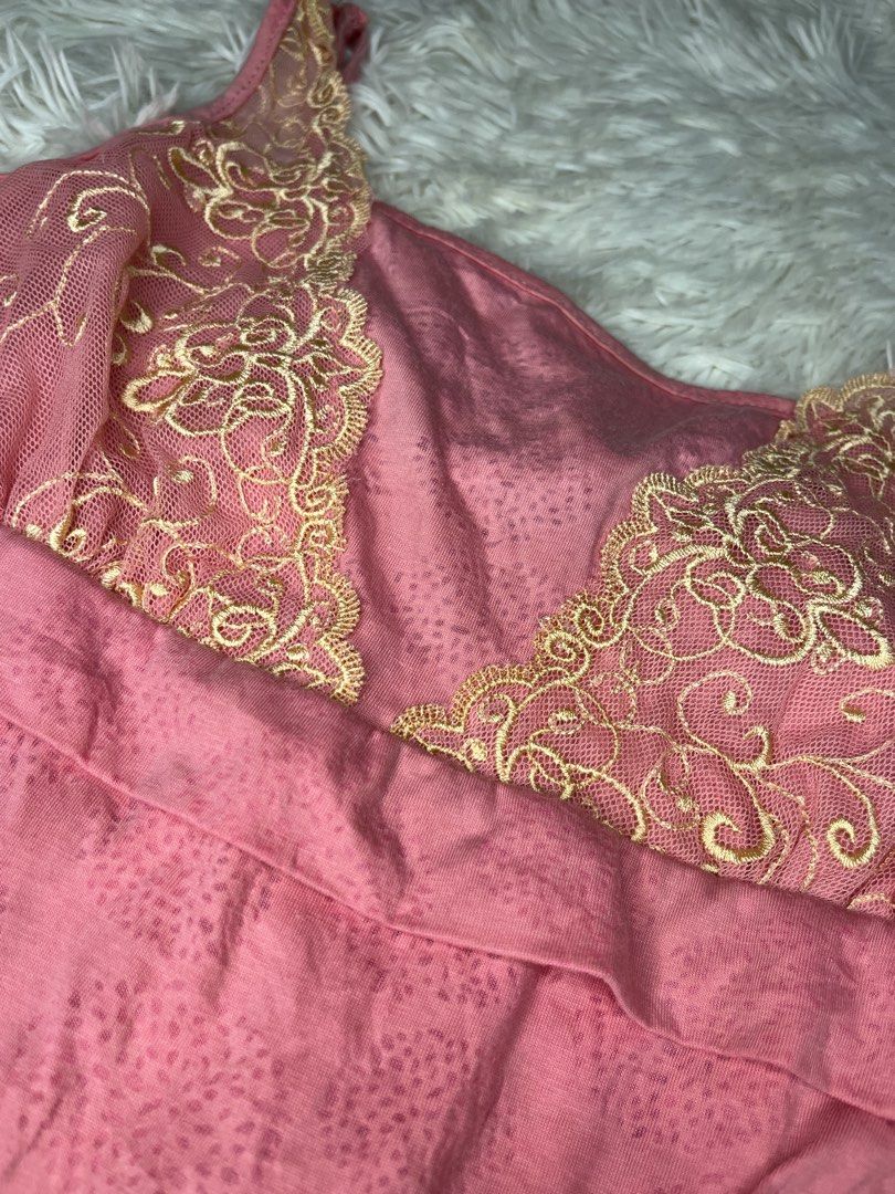 Floral Embroidery Dress (Category: Dresses) located in Alaminos. Submitted by ziaxieee (Listing ID 1460804717, Image 3). Description: - no flaws - small to medium - in good condition - sleeveless.