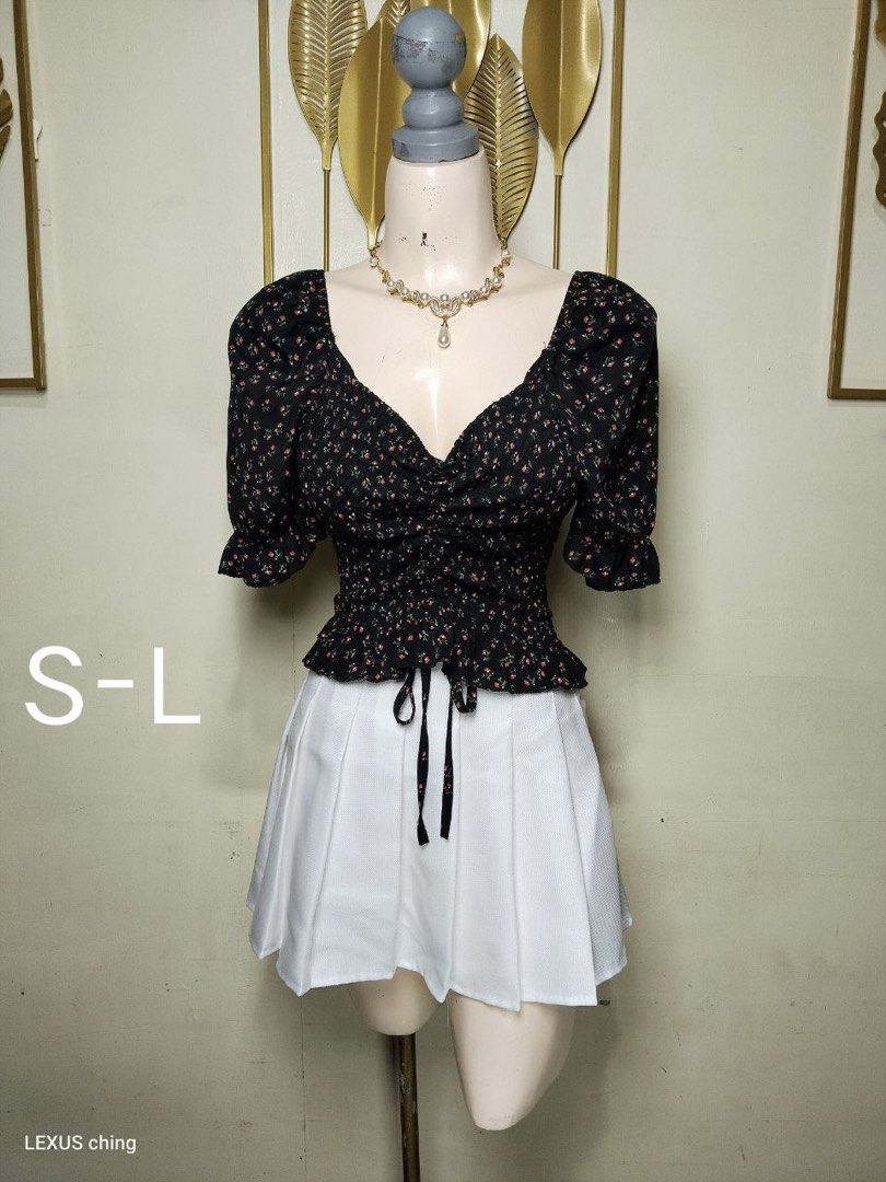 Floral puff sleeves top (Category: Blouses) located in Caloocan City. Submitted by itsmezhel15 (Listing ID 1460727402, Image 1). Description: Floral puff sleeves top Smock at back Small-Large size Like new condition Adjustable lace .