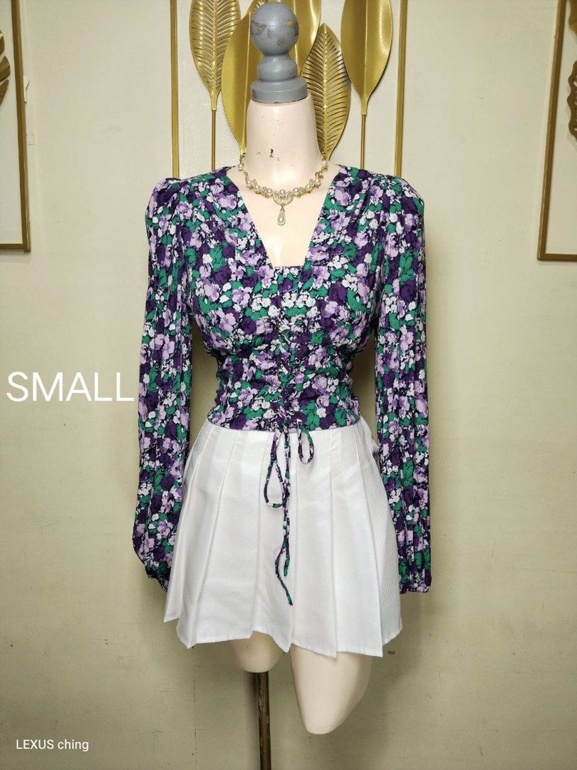 Floral puff sleeves top (Category: Blouses) located in Caloocan City. Submitted by itsmezhel15 (Listing ID 1460732704, Image 1). Description: Floral puff sleeves top Small-medium size Long sleeves Like new condition .