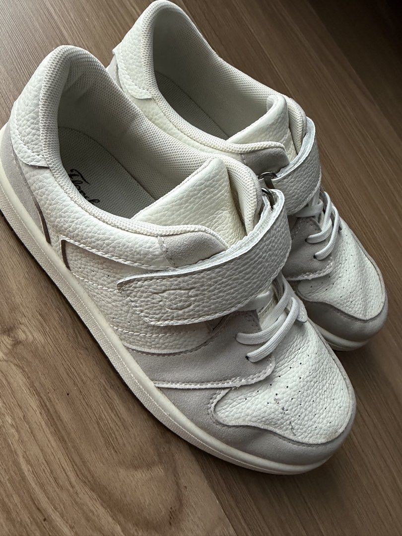 Florsheim Sneakers (Category: Sneakers) located in Makati City. Submitted by rarehawk_ed33dd (Listing ID 1460830133, Image 2). Description: Color: Gray/White.