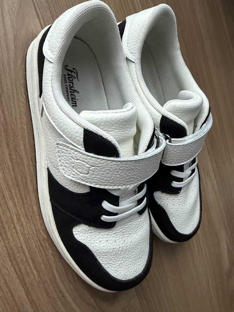 Florsheim Sneakers (Category: Sneakers) located in Makati City. Submitted by rarehawk_ed33dd (Listing ID 1460831024, Image 2). Description: Color: Black/White.