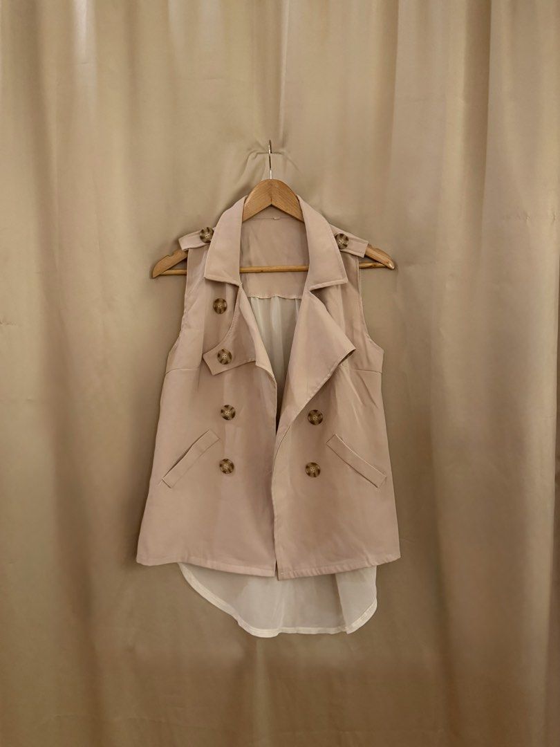 Flowy classy collared top (Category: Blouses) located in Manila. Submitted by 414studio (Listing ID 1460897531, Image 1). Description: Medium.
