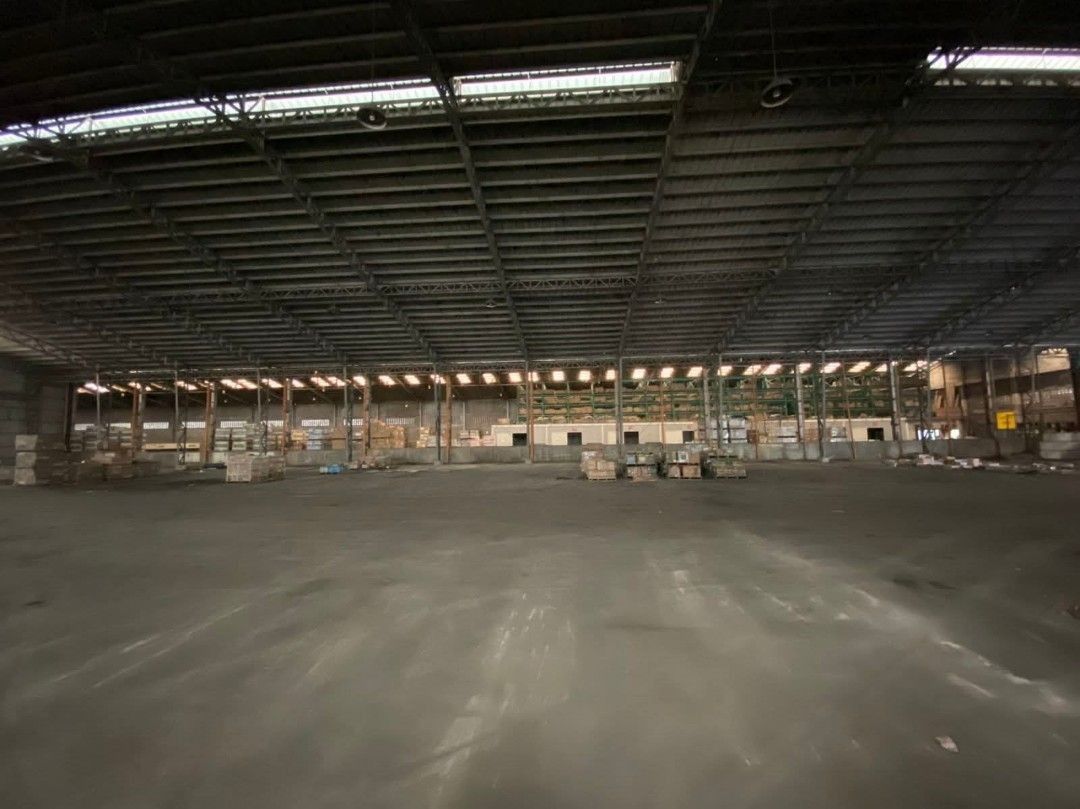 FOR LEASE CAVITE WAREHOUSE (Category: Commercial) located in Paranaque City. Submitted by rdsamson_888 (Listing ID 1458074261, Image 2). Description: 𝗪𝗔𝗥𝗘𝗛𝗢𝗨𝗦𝗘 𝗙𝗢𝗥 𝗟𝗘𝗔𝗦𝗘 ‼️ 📍 Location : Silang, Cavite ℹ️ WAREHOUSE 4 - 5,805 SQM ℹ️ CLEAR HEIGHT - 7 METERS 𝗦𝗜𝗧𝗘 𝗙𝗘𝗔𝗧𝗨𝗥𝗘𝗦 ✅ One (1) guard on duty patrolling the area ✅ Parking slots are available on a first come first serve basis ✅ Bathroom near the warehouse entrance ✅ Su